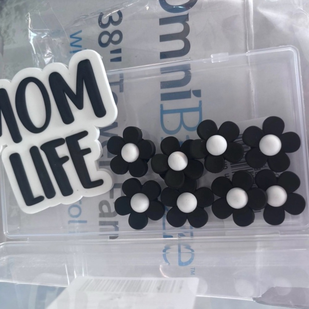 NEW CHARMS FOR A CHARM BAG (1) MOM LIFE & (8) FLOWERS